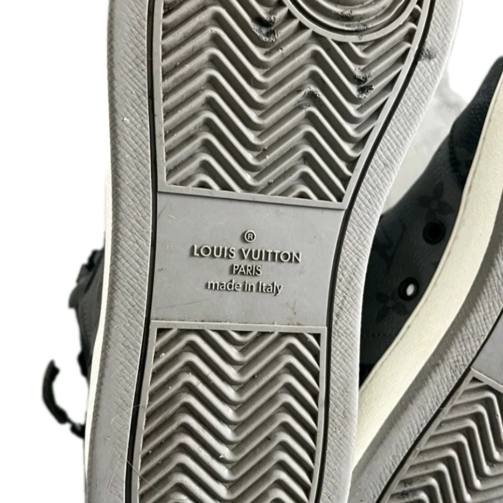 LOUIS VUITTON LV RIVOLI (UNISEX) SNEAKERS EU 40 US MENS 7.5 US WMNS SIZE 9 (EUC)